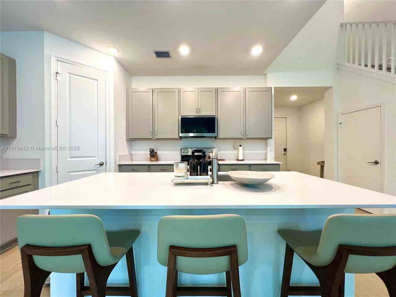 9045 Zevon Ct - Photo 6 of 8