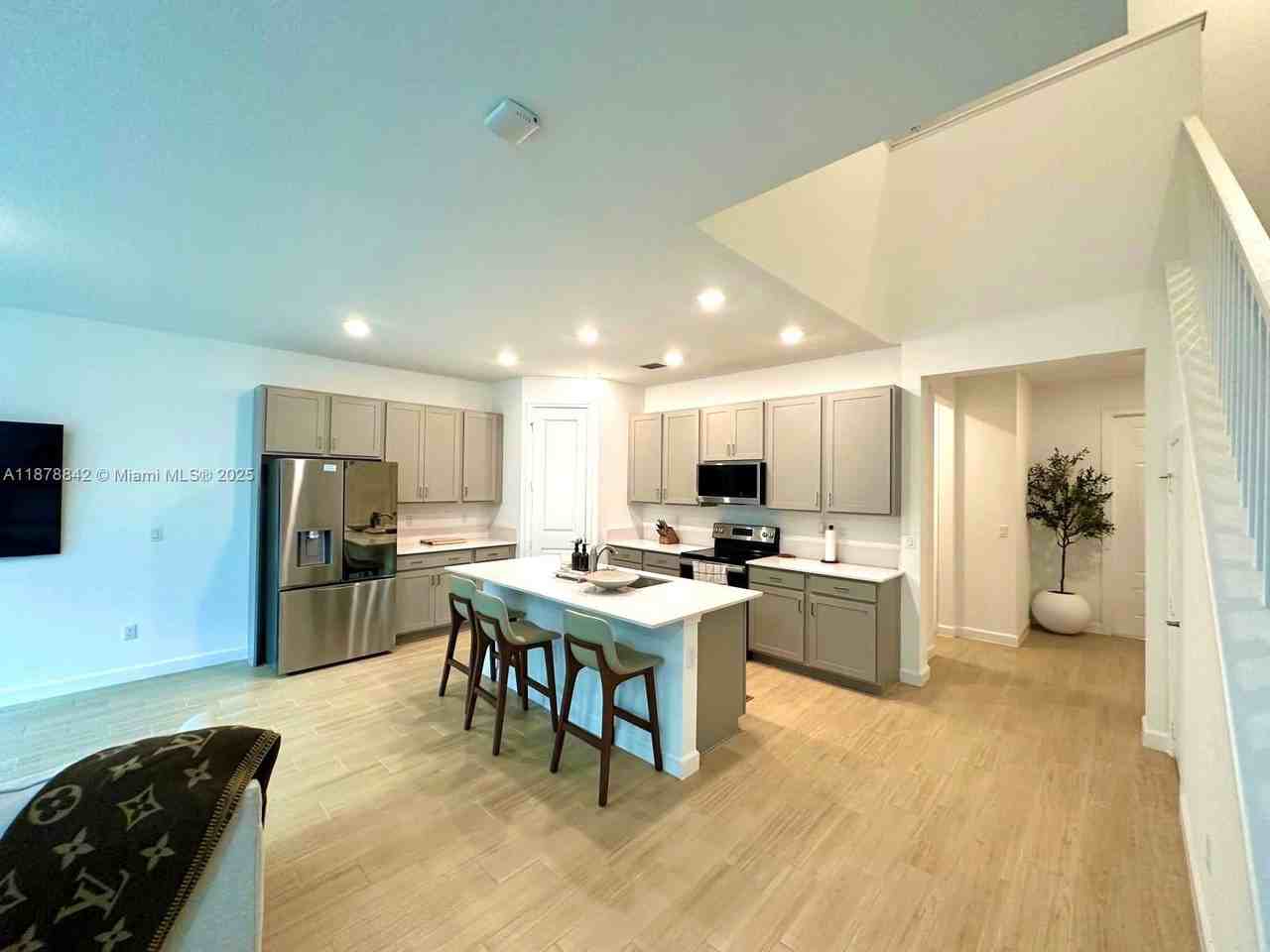 9045 Zevon Ct - Photo 7 of 8