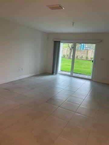 6737 Broadwater Ln - Photo 7 of 8