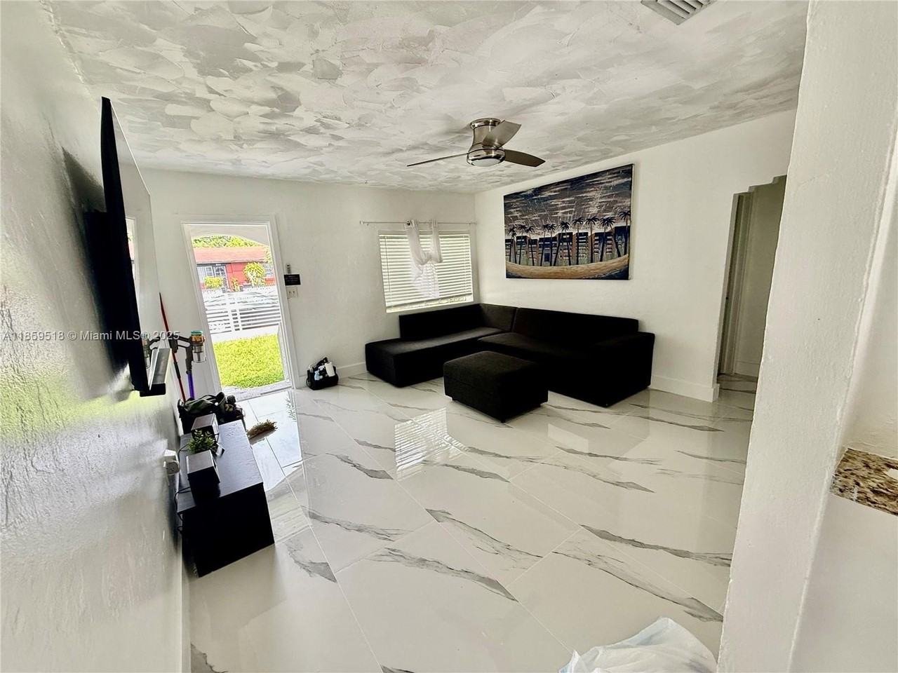 832 Nw 76th St - Photo 3 of 14