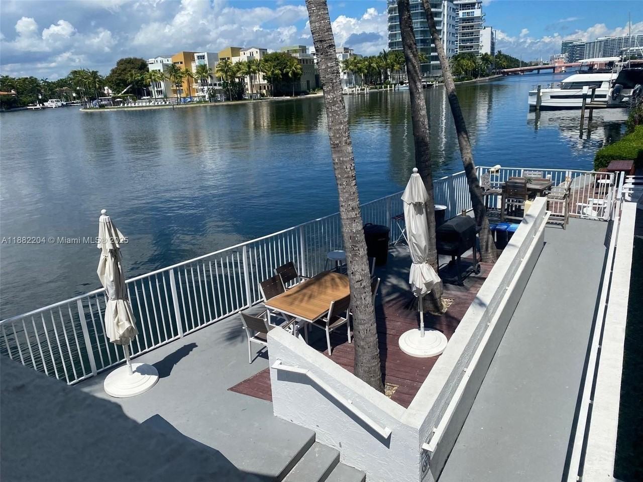 5880 Collins Avenue #902 - Photo 2 of 16