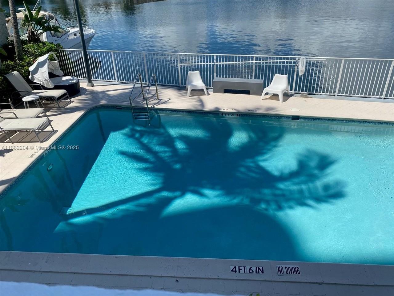 5880 Collins Avenue #902 - Photo 4 of 16