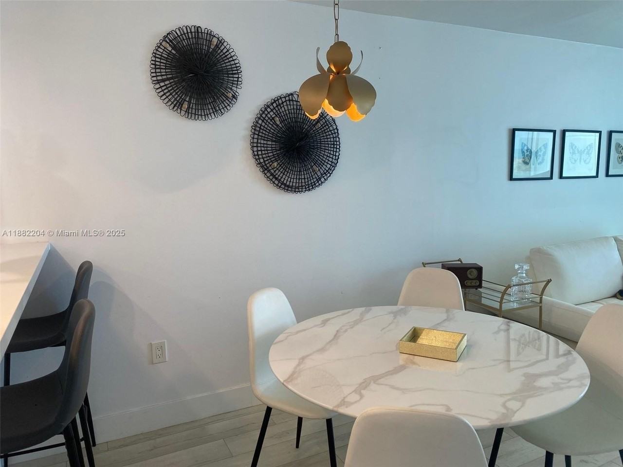 5880 Collins Avenue #902 - Photo 6 of 16