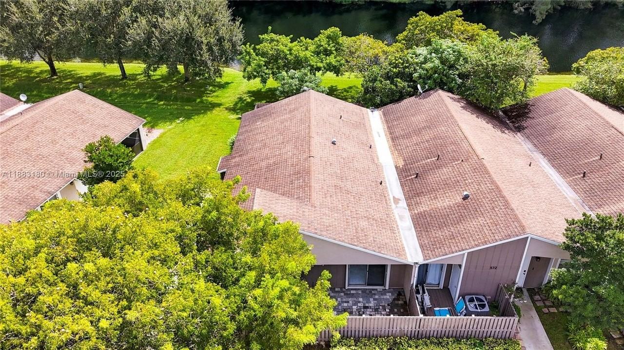 570 Woodgate Cir #A - Photo 3 of 41