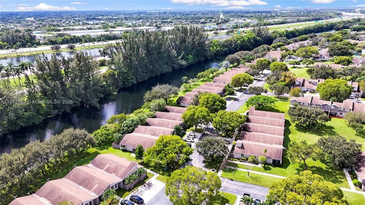 570 Woodgate Cir #A - Photo 4 of 41