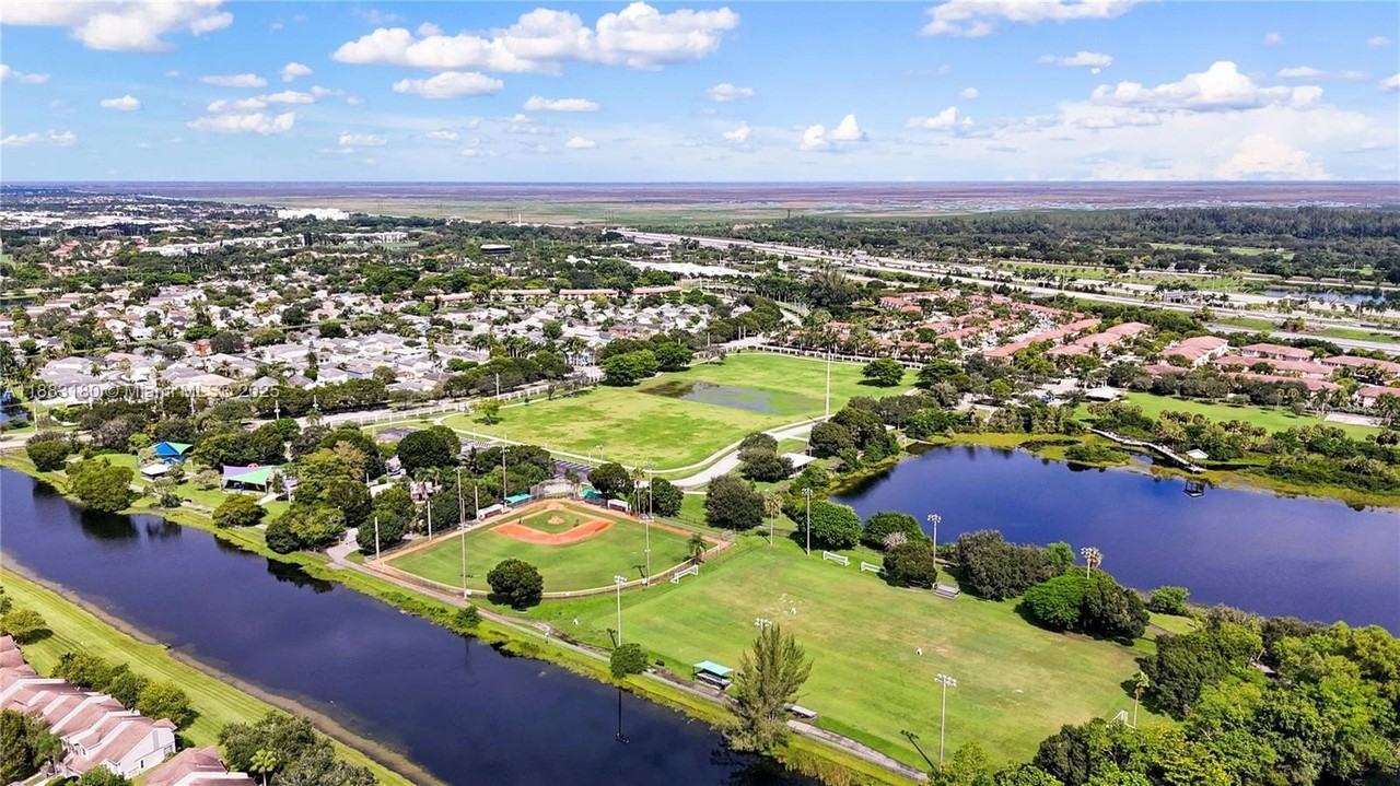 570 Woodgate Cir #A - Photo 7 of 41