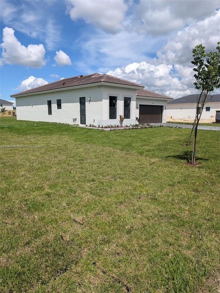 19565 Sw 325th St - Photo 2 of 10