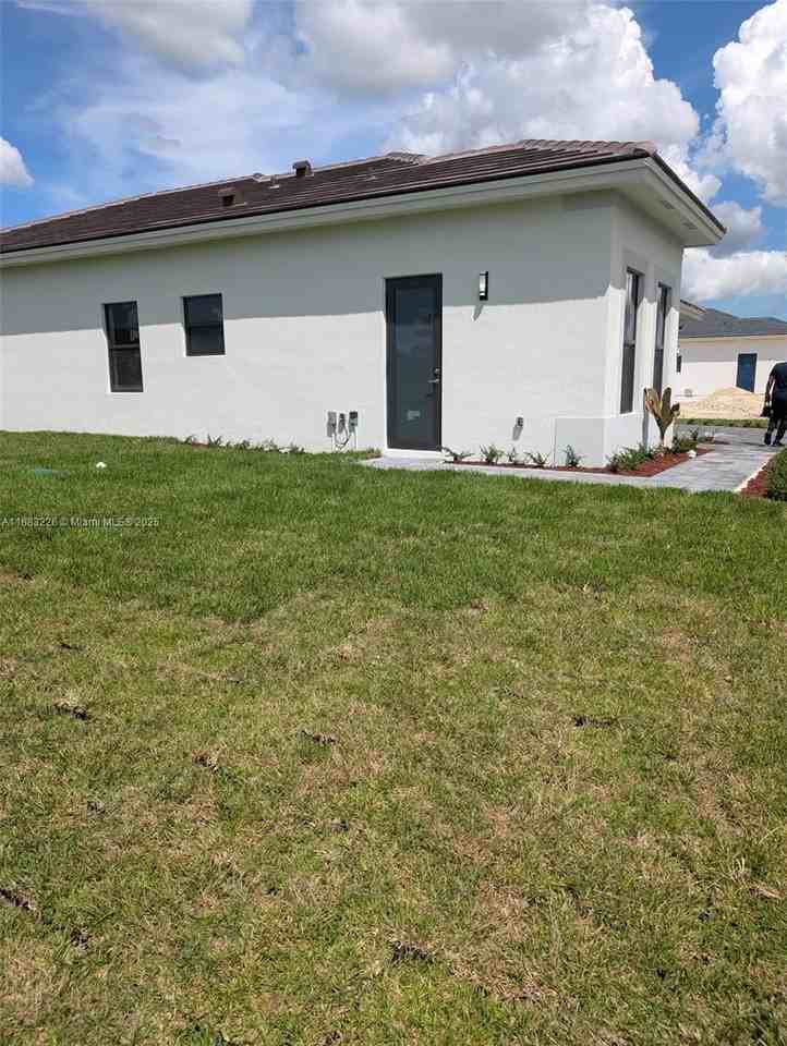 19565 Sw 325th St - Photo 3 of 10