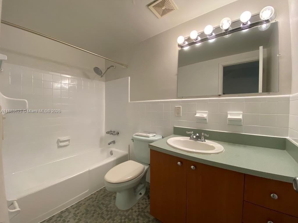 318 Majorca Ave #203 - Photo 6 of 12