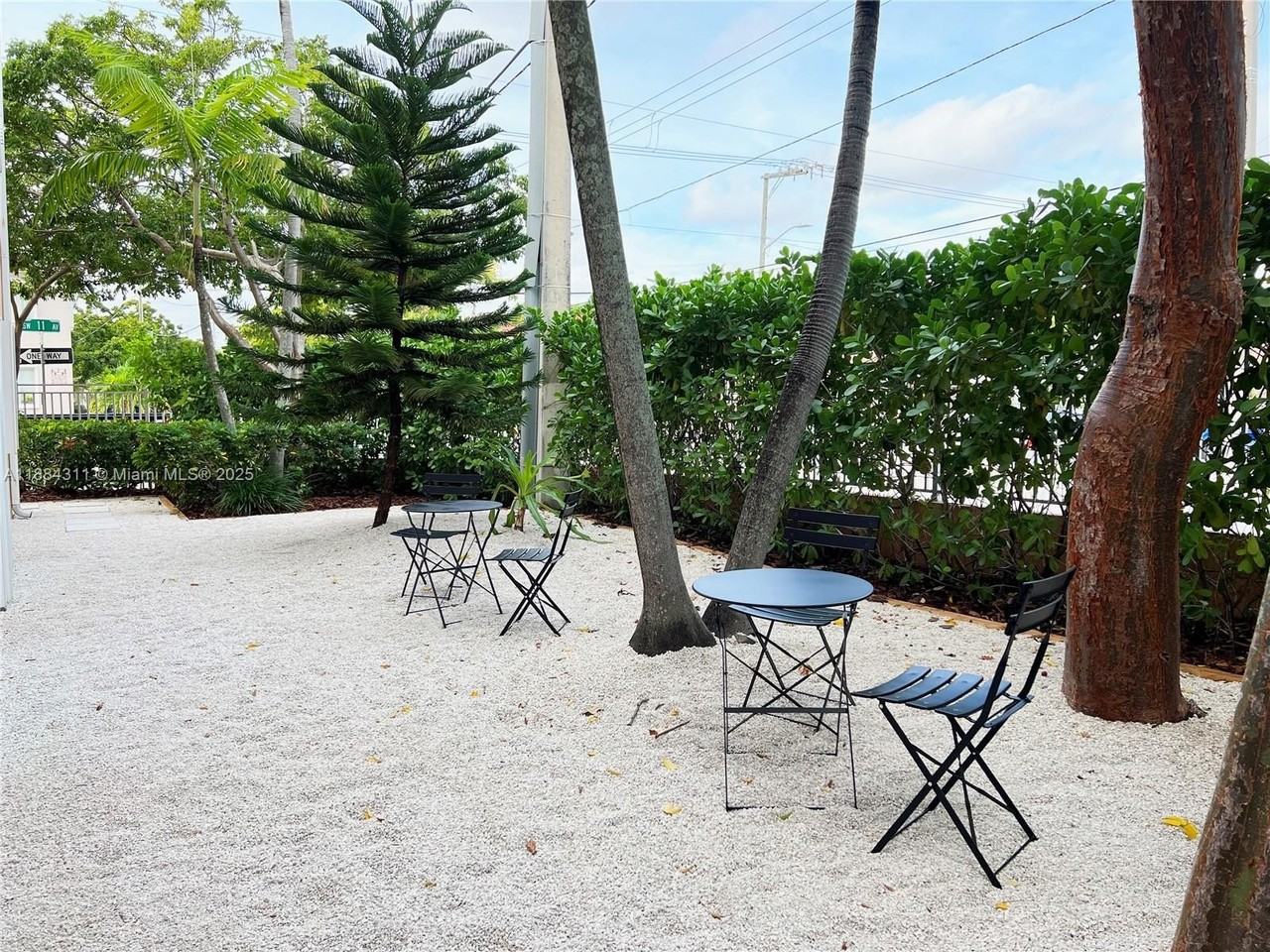 717 Sw 11th Ave #102 - Photo 2 of 13