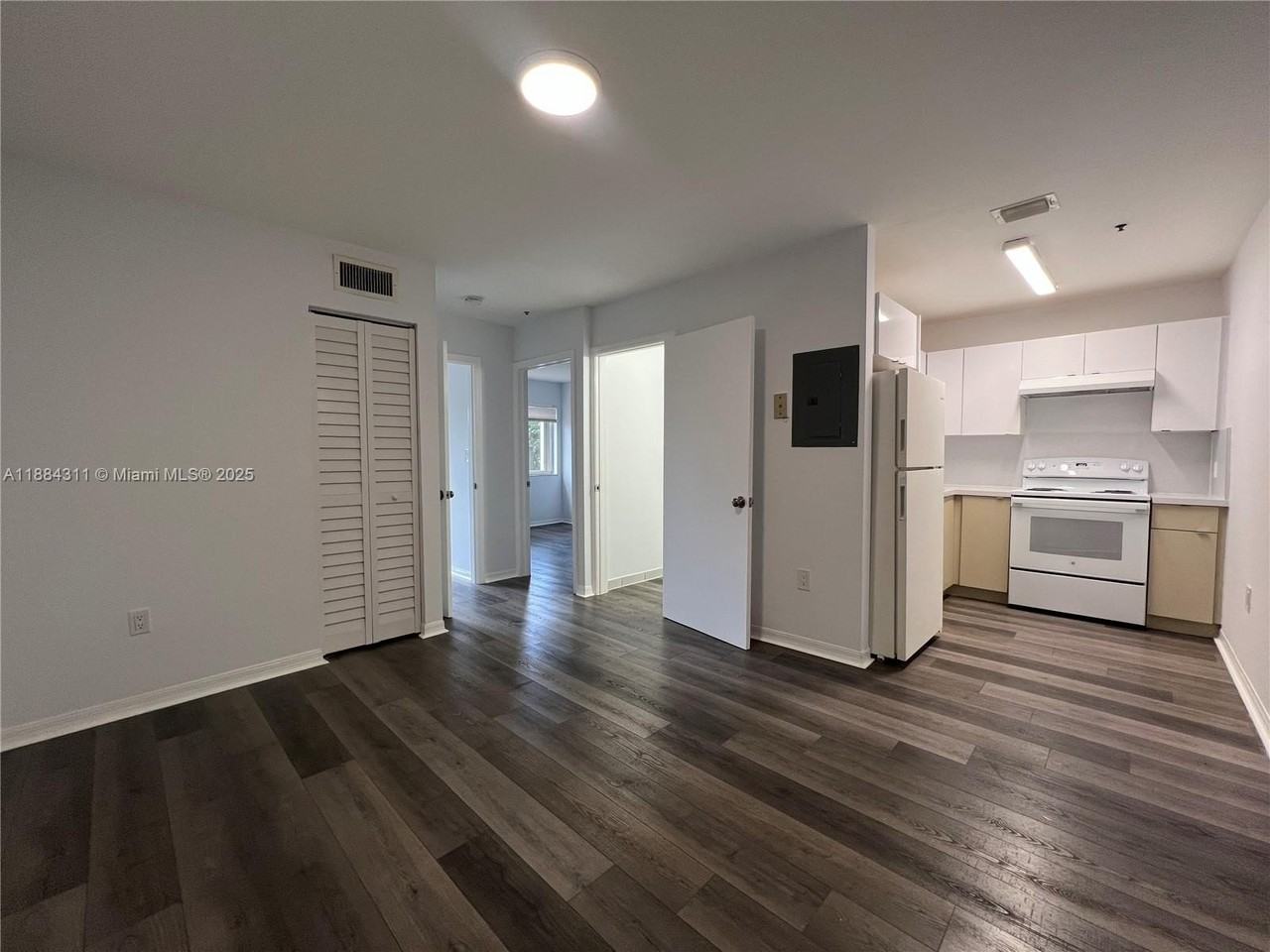 717 Sw 11th Ave #102 - Photo 3 of 13