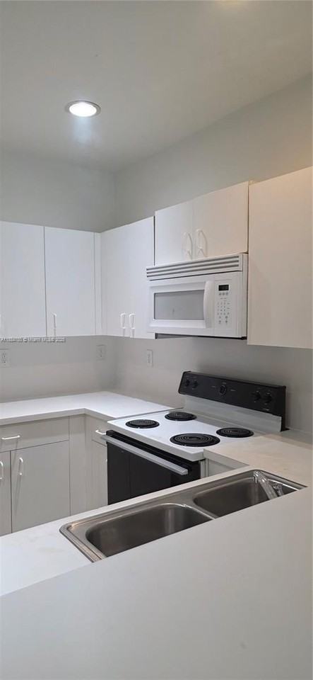 11240 Sw 230th Ter #11240 - Photo 4 of 9