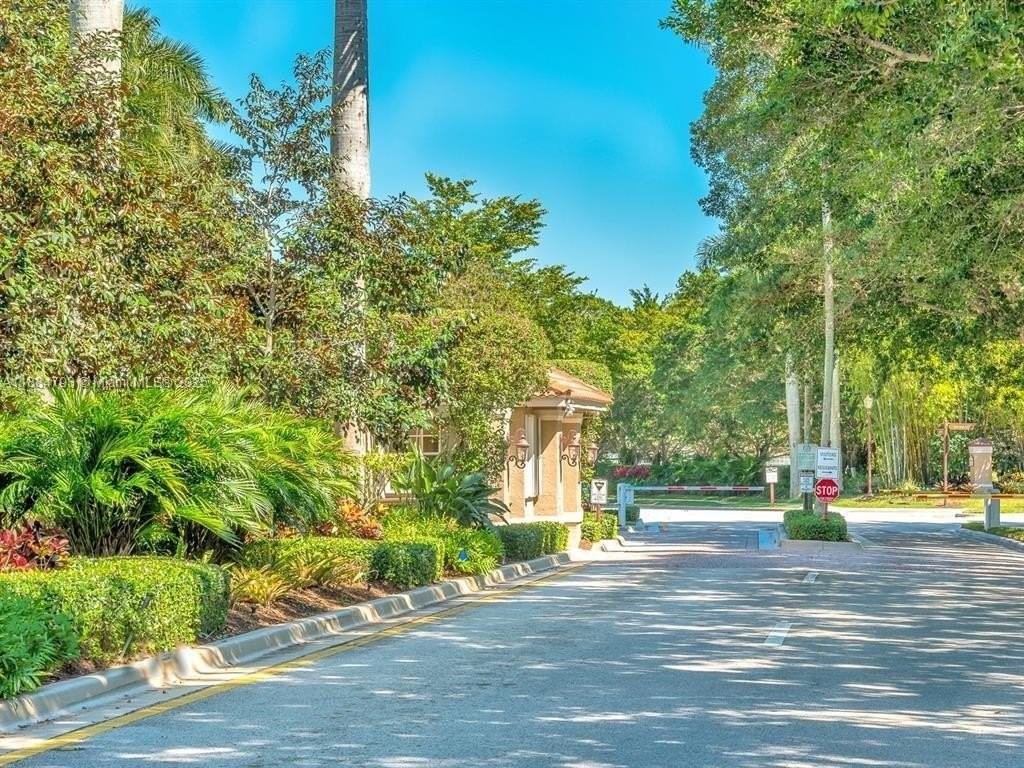 762 Verona Lake Drive - Photo 4 of 50