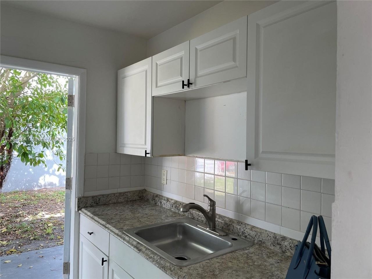 6021 Polk St #1 - Photo 4 of 6