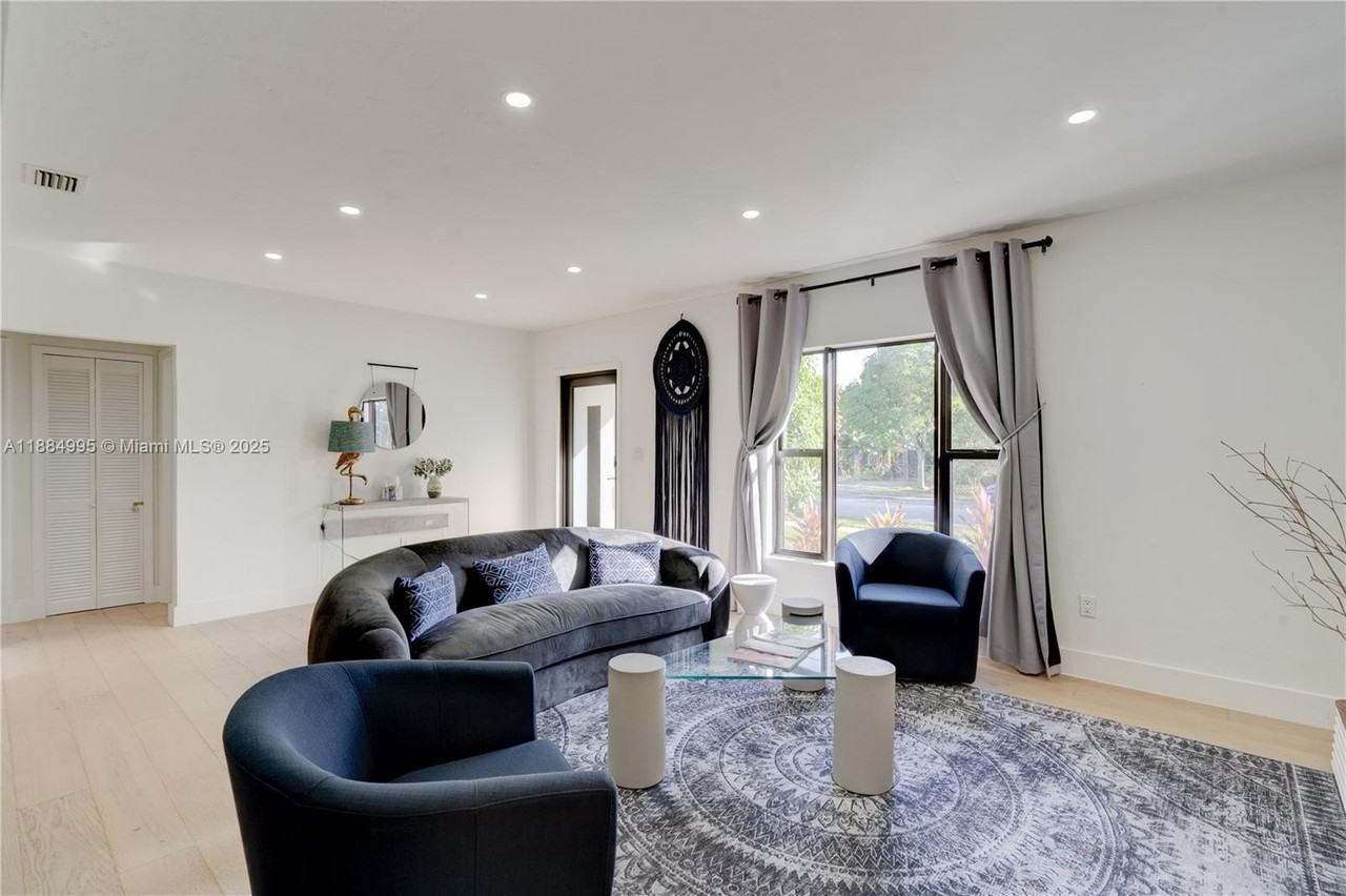 347 Ne 110th St - Photo 2 of 34