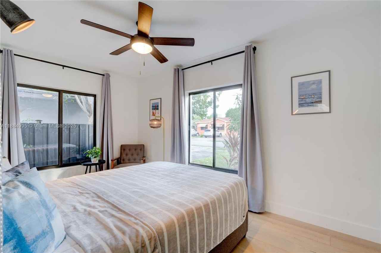 347 Ne 110th St - Photo 4 of 34