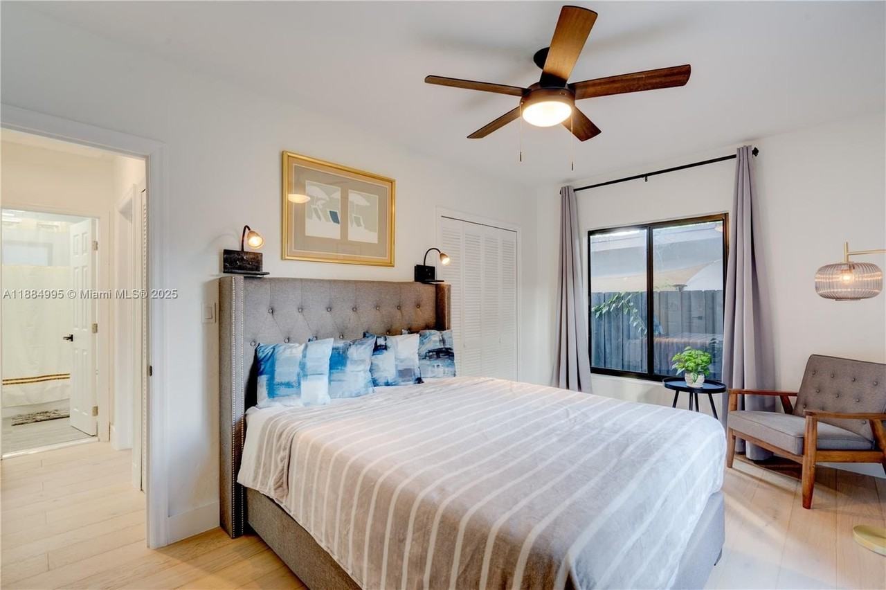 347 Ne 110th St - Photo 5 of 34