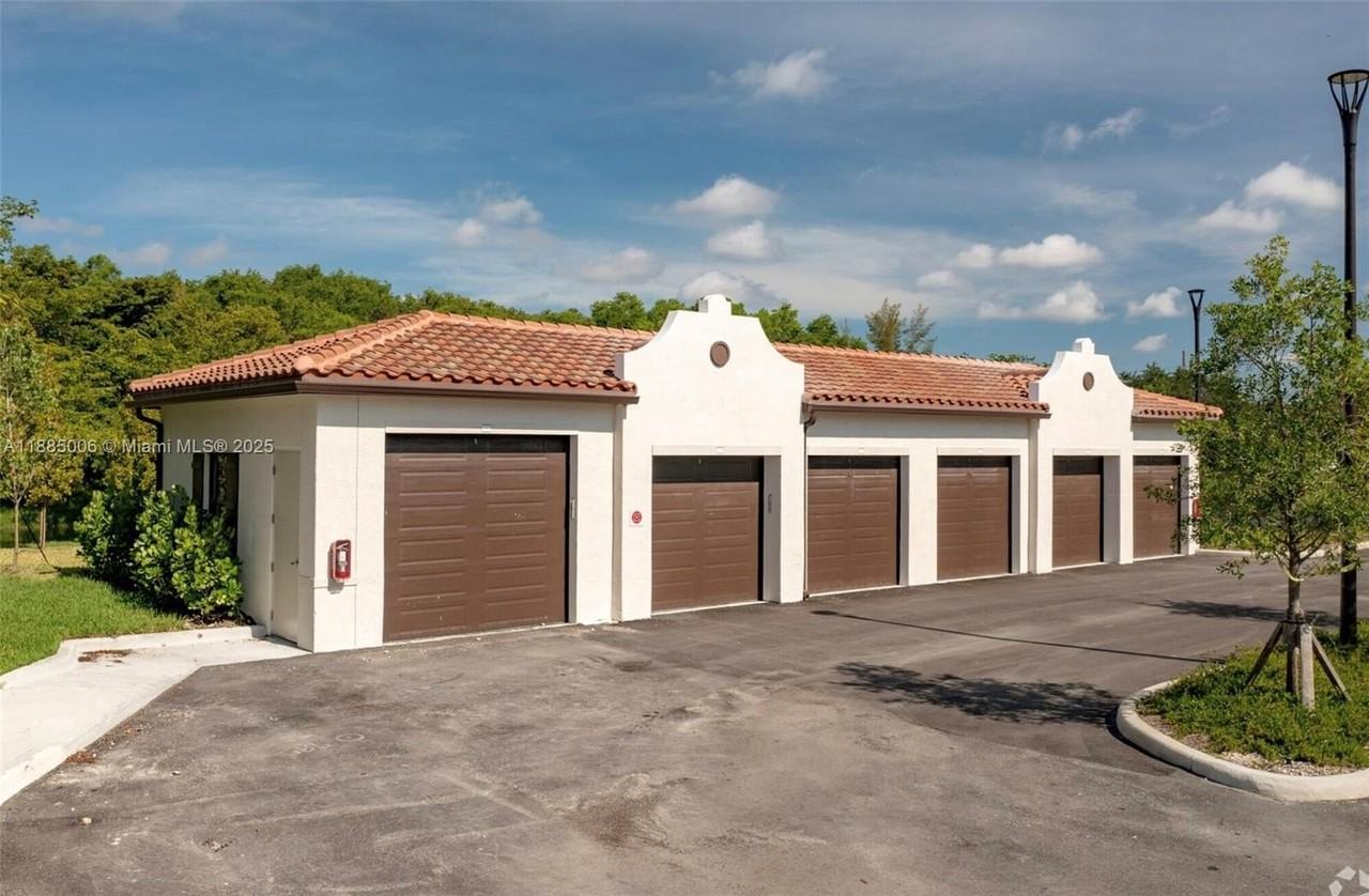 8894 Nw 44th St #6-114 - Photo 4 of 15