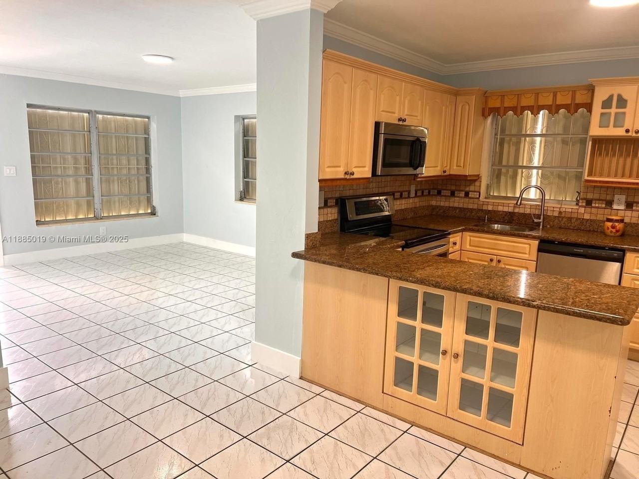 1575 West 53rd Street - Photo 3 of 16