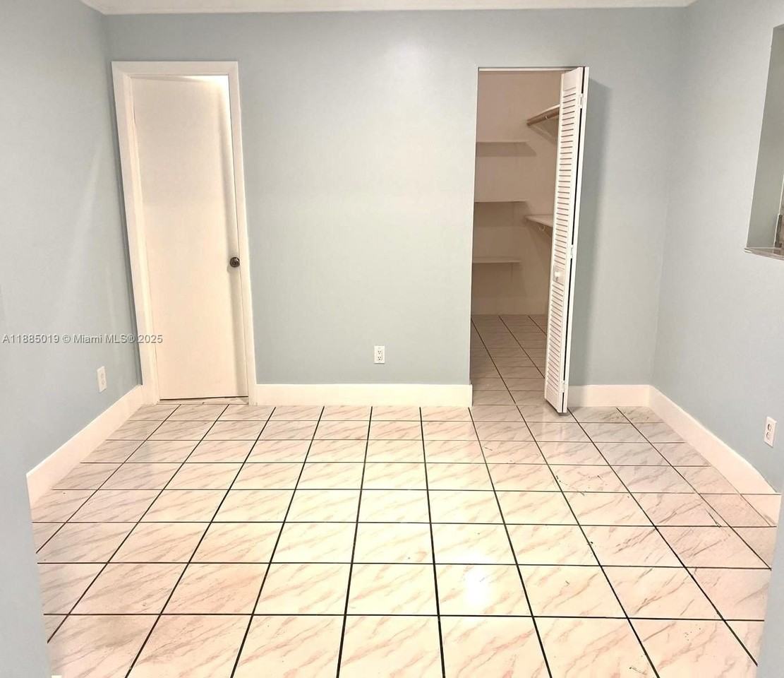 1575 West 53rd Street - Photo 7 of 16