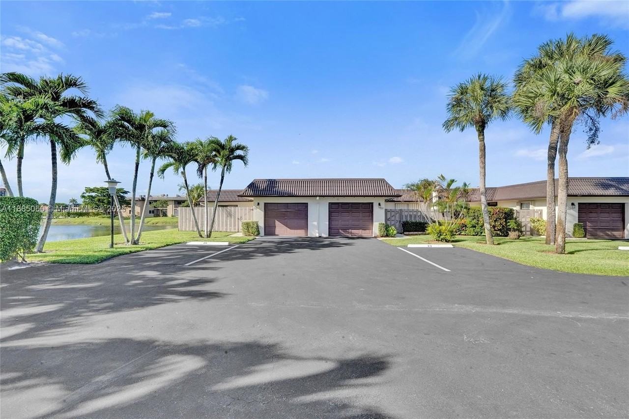 125 Lake Paula Dr #125 - Photo 2 of 39