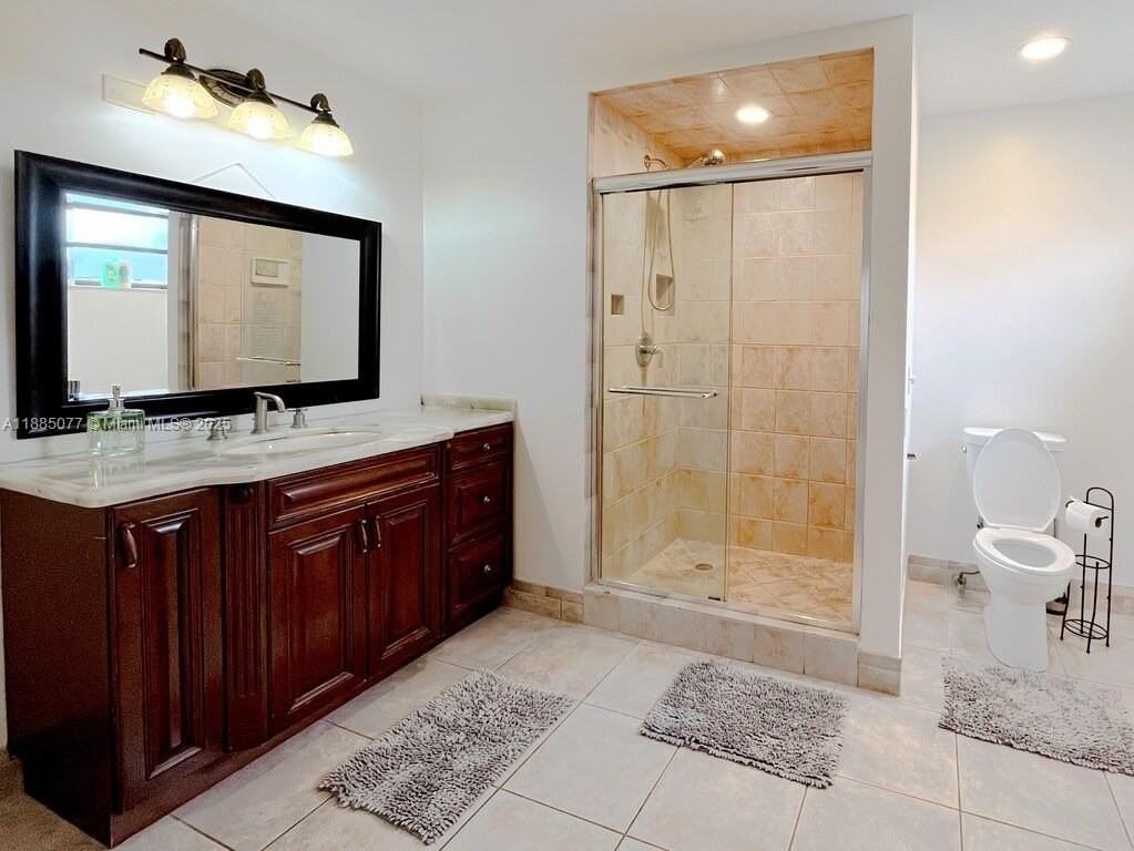 1104 Washington St - Photo 4 of 20