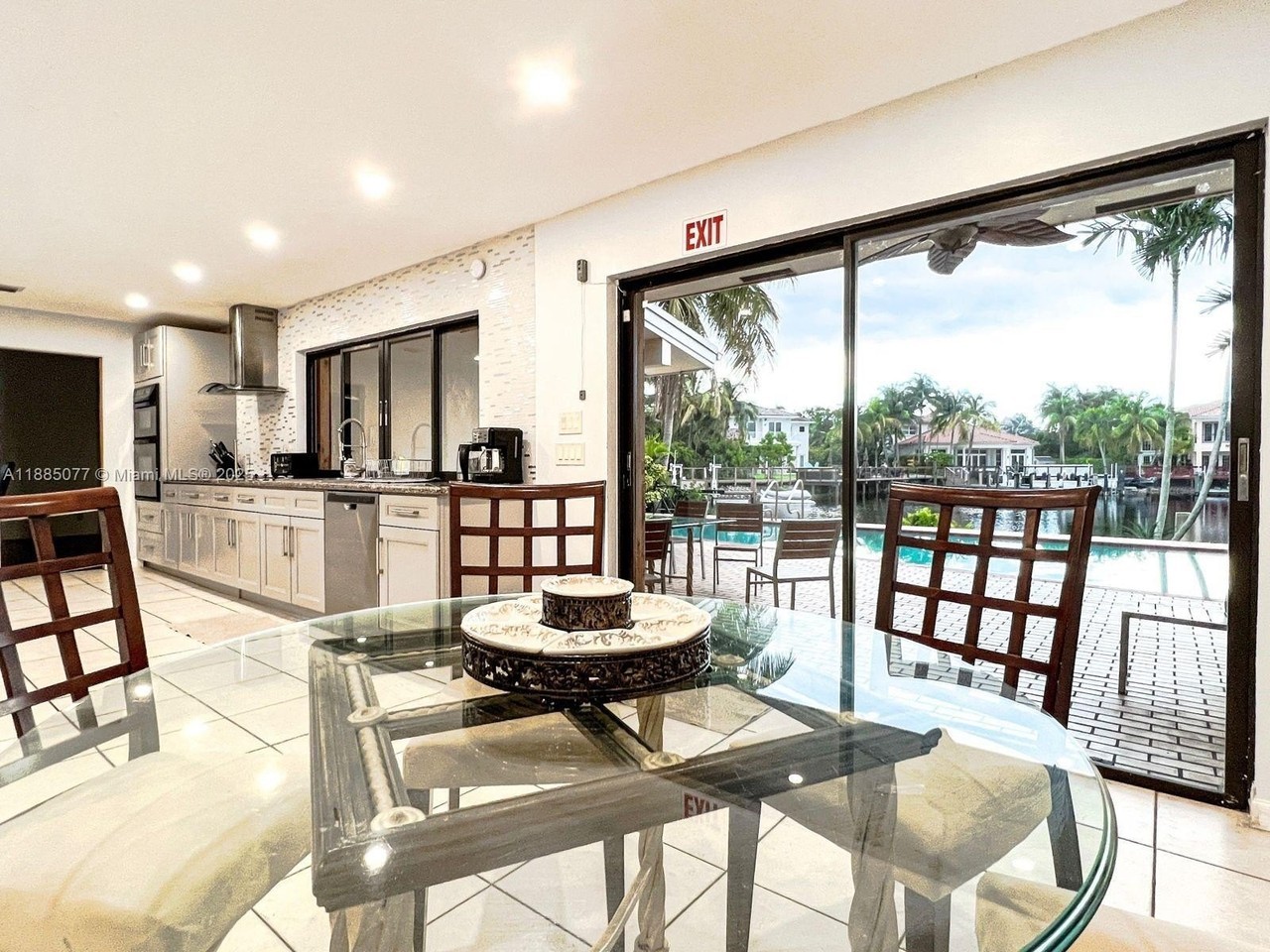 1104 Washington St - Photo 7 of 20