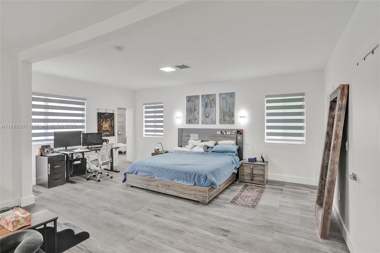 3784 Sheridan Ave - Photo 4 of 50