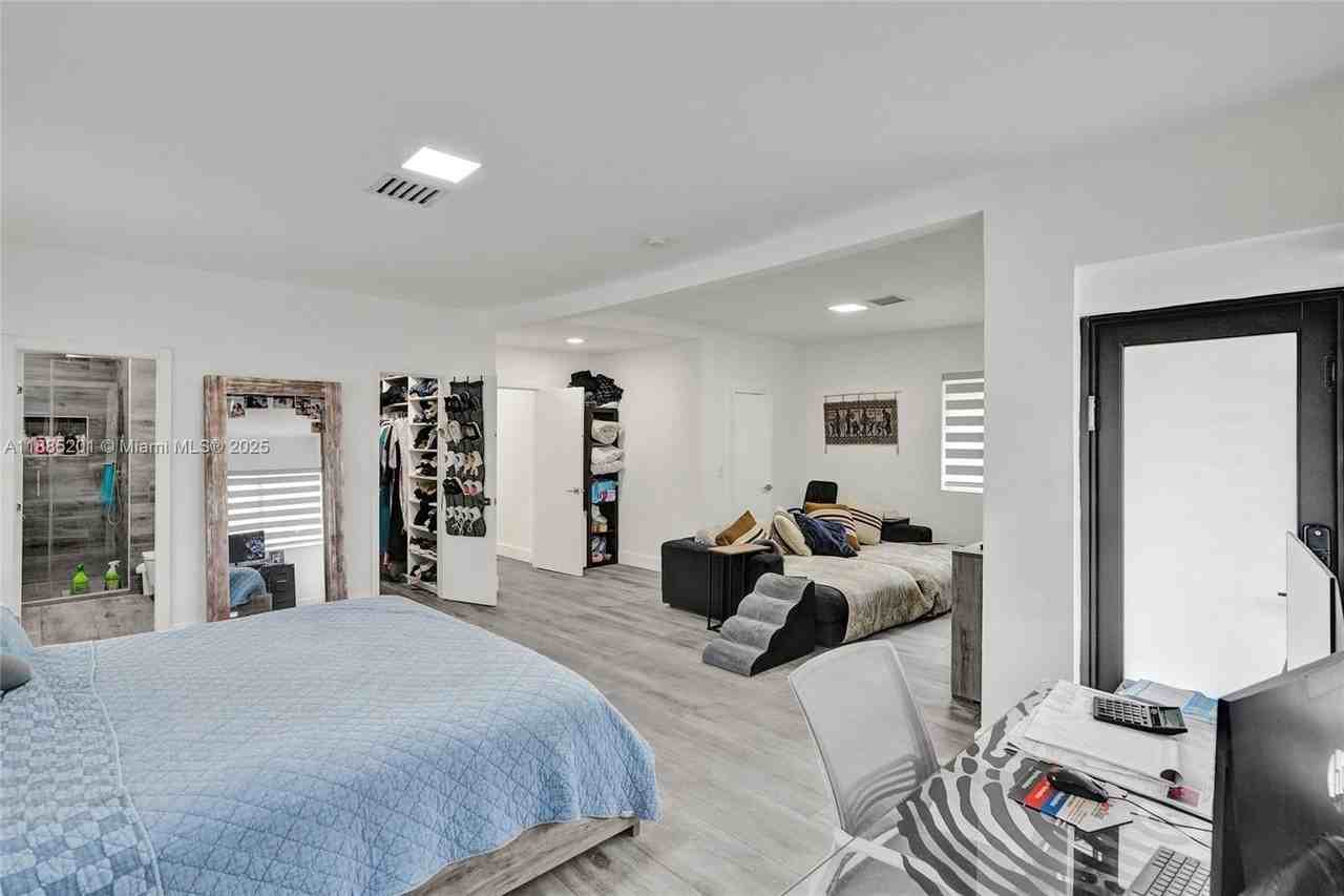 3784 Sheridan Ave - Photo 7 of 50