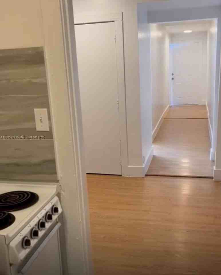 506 18th St #B - Photo 4 of 9