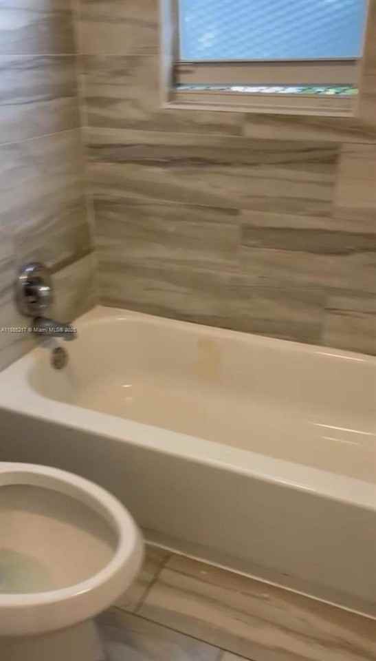 506 18th St #B - Photo 7 of 9