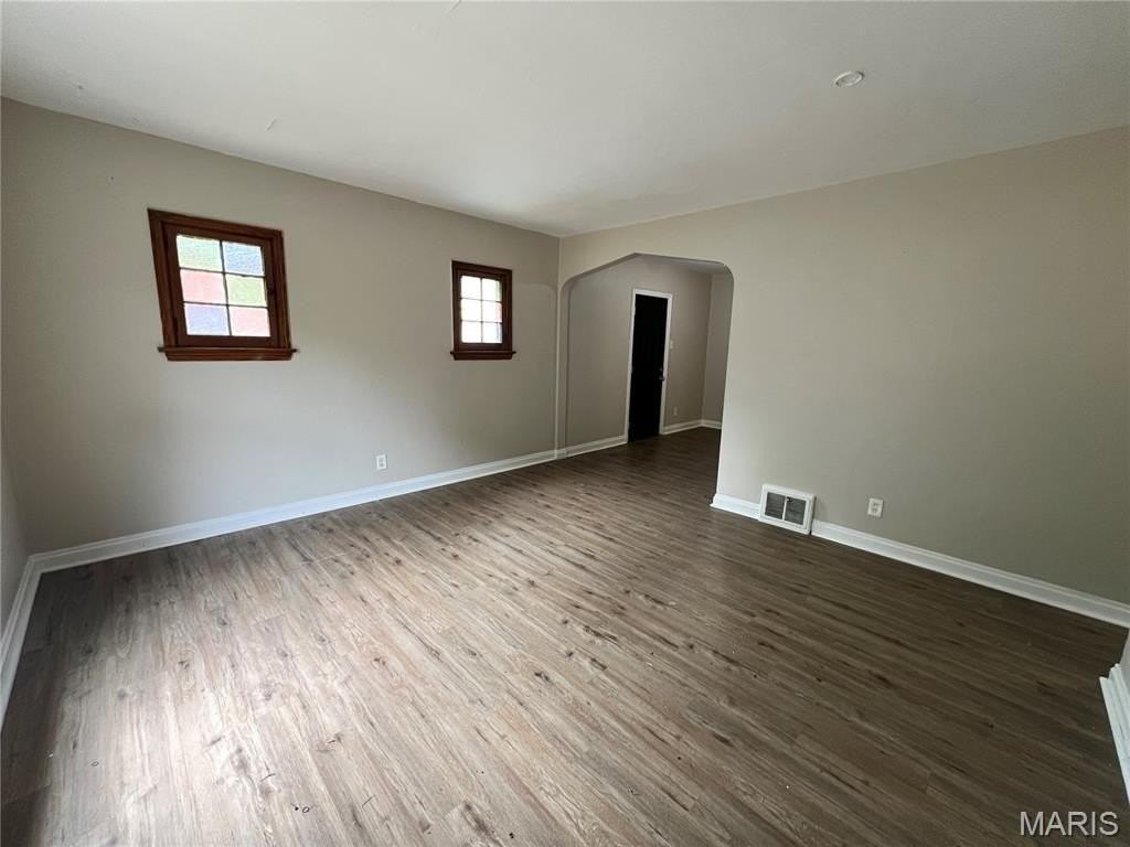 5637 Hamilton Ave - Photo 3 of 10