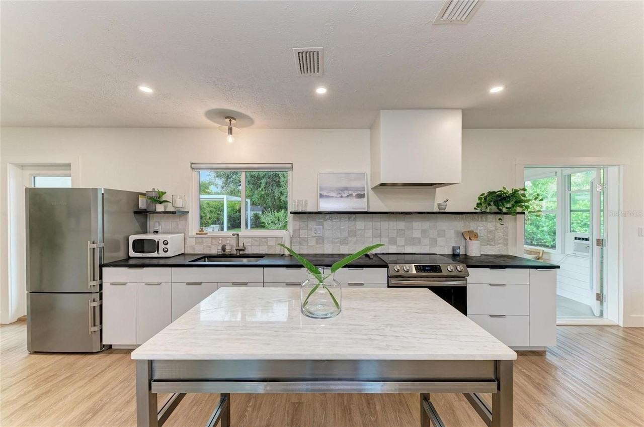 302 San Marco Dr - Photo 7 of 25