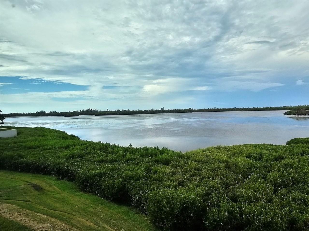 4765 Independence Dr - Photo 3 of 38