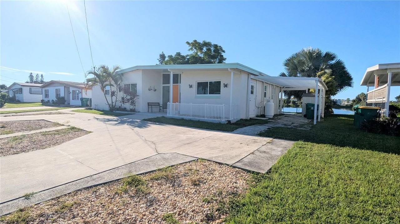 21195 Gladis Avenue - Photo 3 of 34