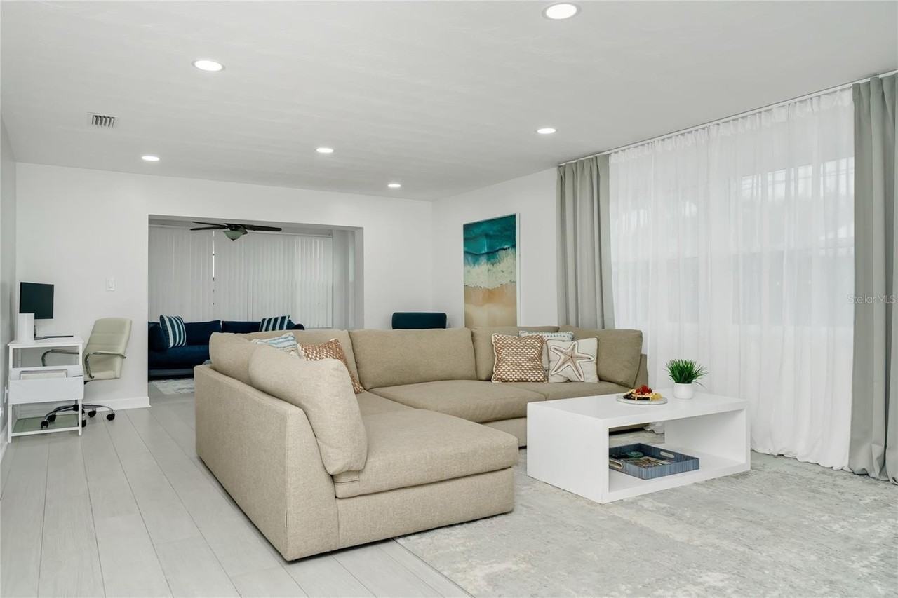 363 Harbor Dr - Photo 4 of 50