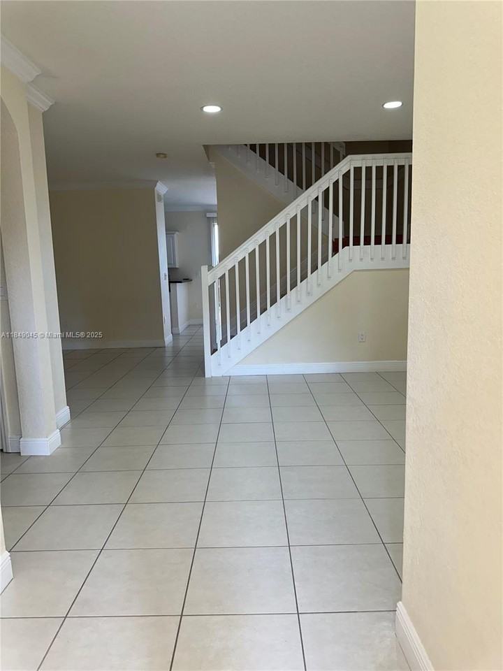 12489 Sw 126th Ave - Photo 2 of 8