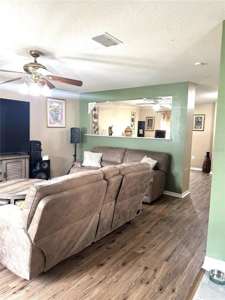 256 Begonia Ln - Photo 5 of 35