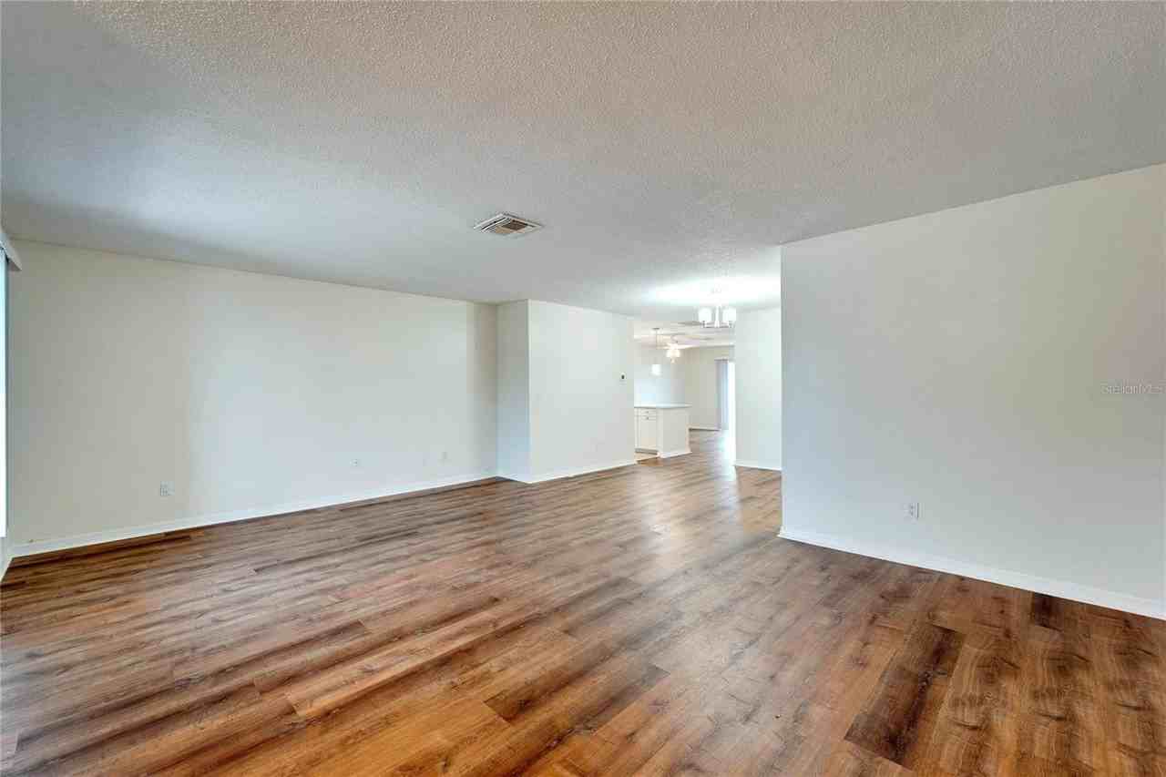 1010 Yellowbird Pl - Photo 5 of 35