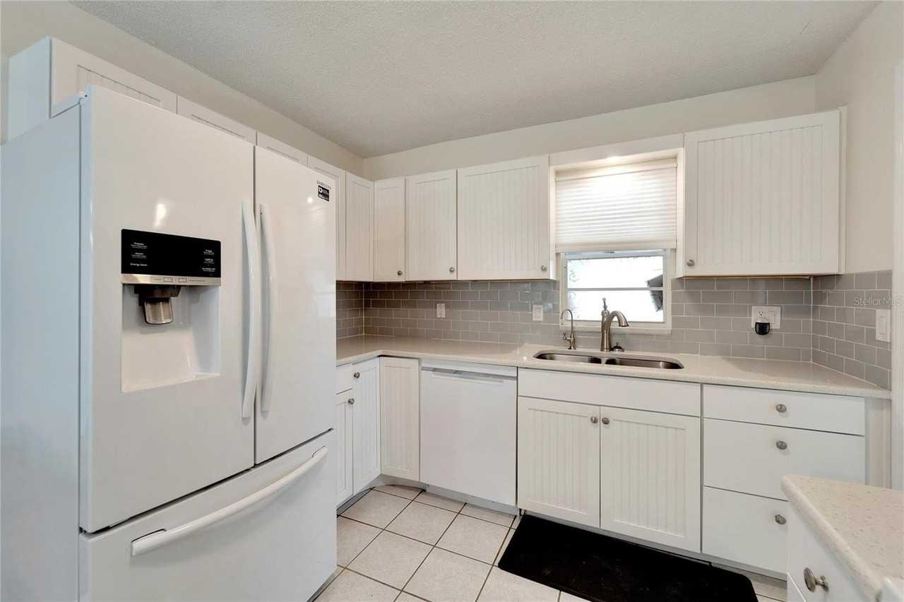 1010 Yellowbird Pl - Photo 6 of 35