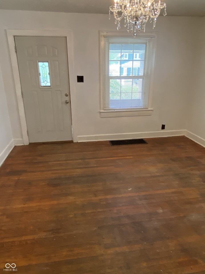 1223 N Oxford St - Photo 4 of 13