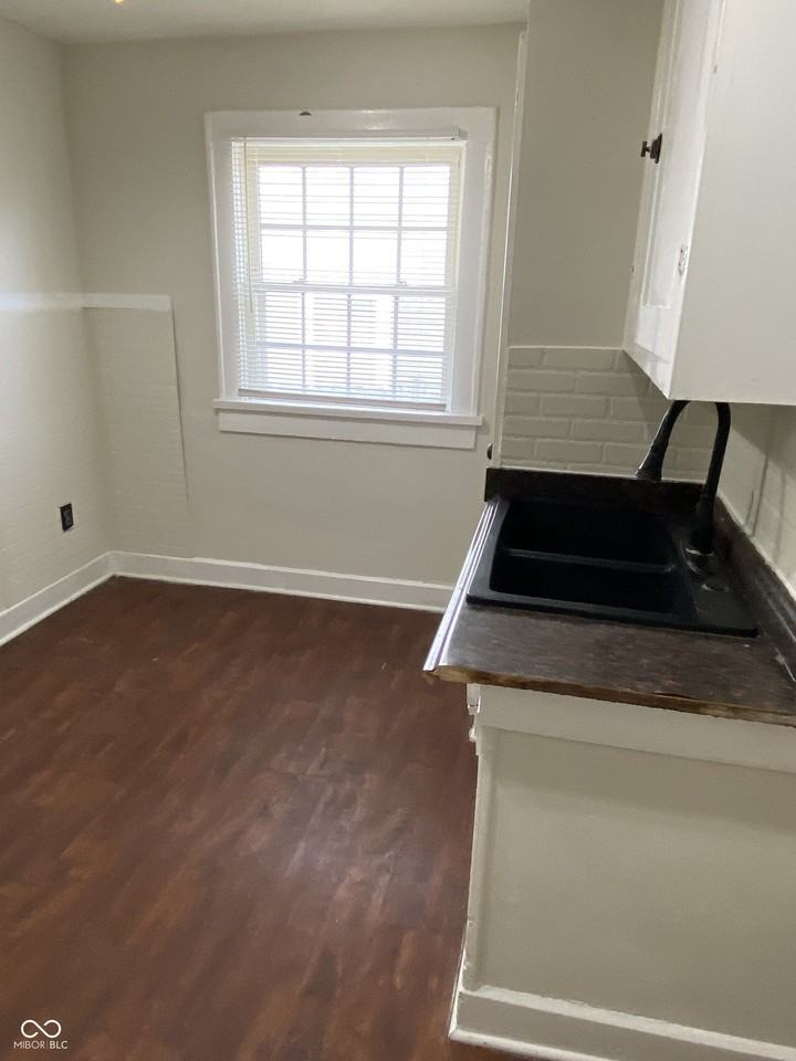 1223 N Oxford St - Photo 5 of 13