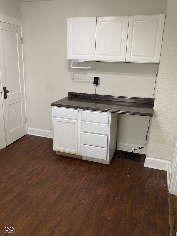 1223 N Oxford St - Photo 6 of 13