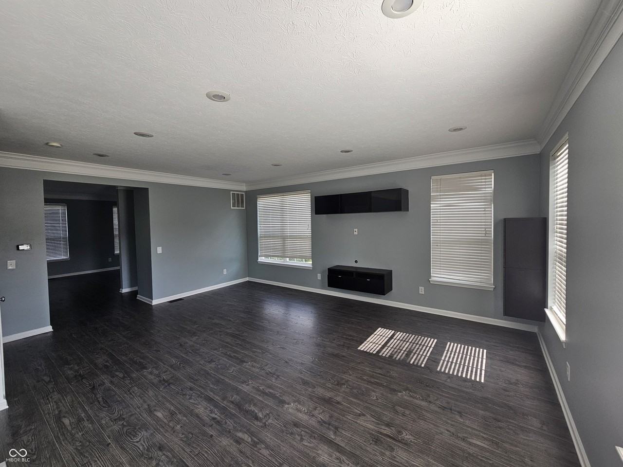 9062 Sparta Dr - Photo 7 of 19