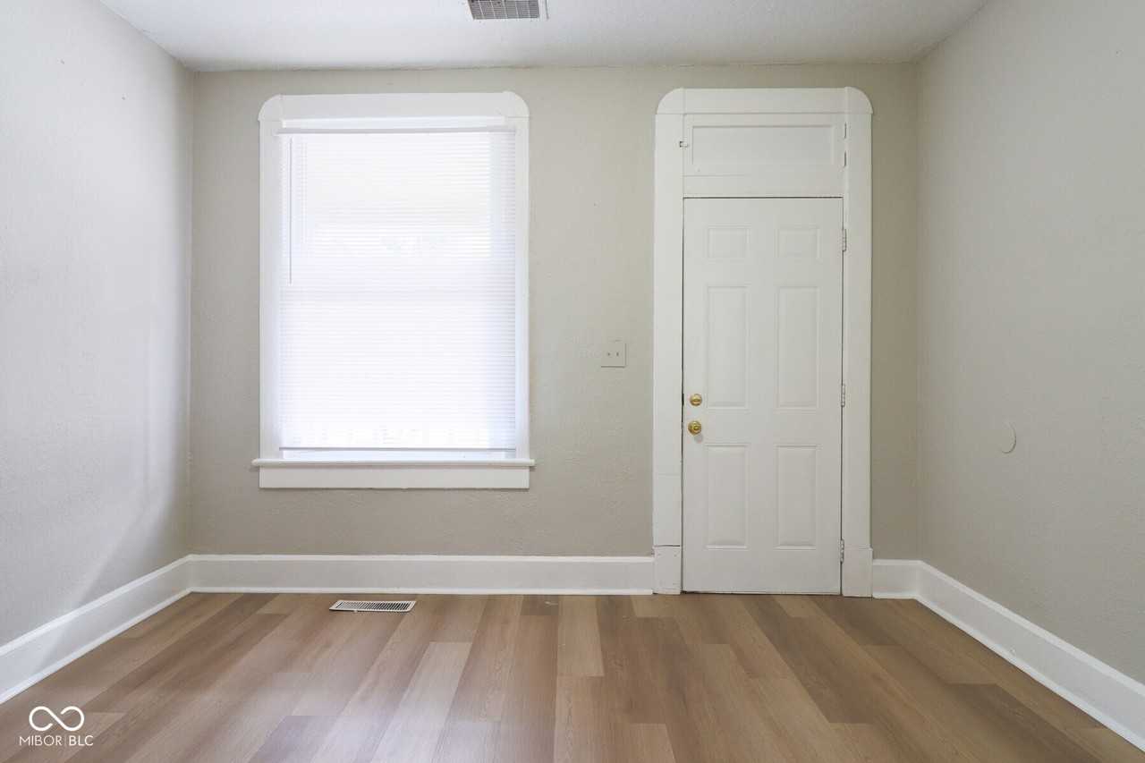 1668 S Talbott St - Photo 3 of 16