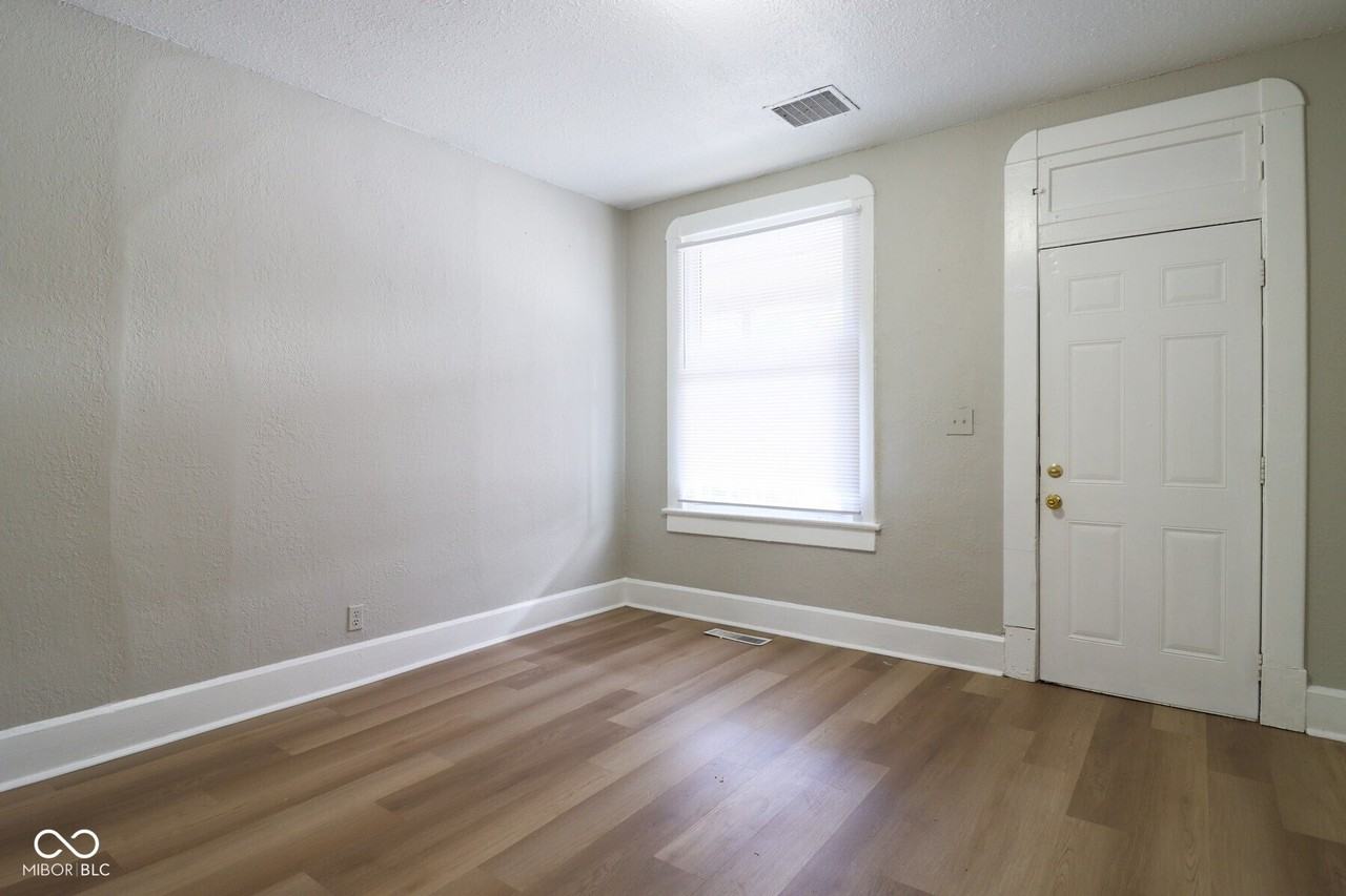 1668 S Talbott St - Photo 4 of 16