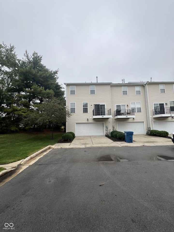 9451 Glencroft Way - Photo 2 of 33