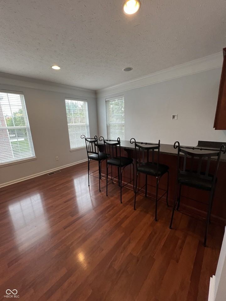 9451 Glencroft Way - Photo 7 of 33