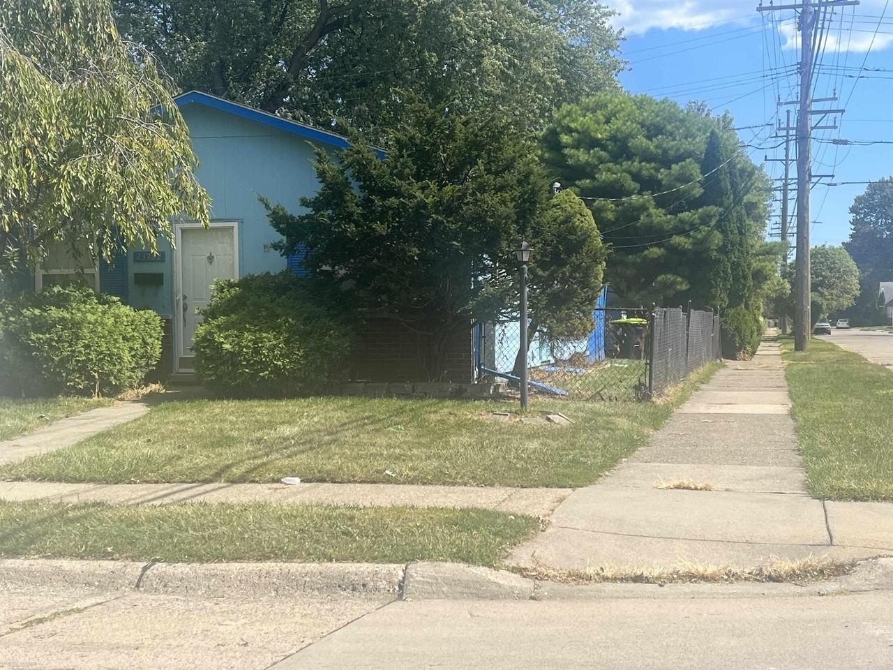 23702 Tuscany Ave - Photo 2 of 14