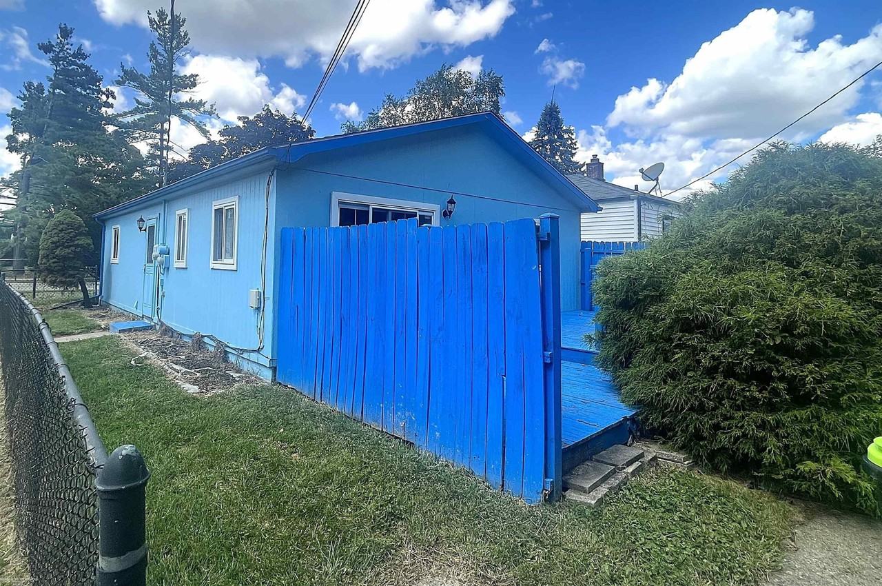 23702 Tuscany Ave - Photo 3 of 14